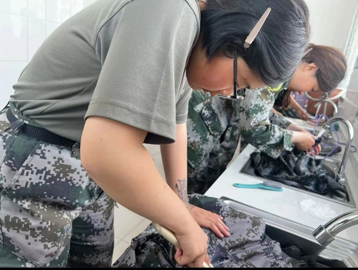 山东潍坊简诚青少年特训学校 ：“黄毛丫头”成长之路