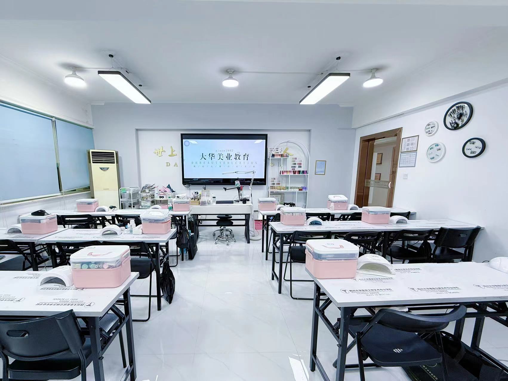 四川大华美容文绣艺术学校 四川大华美容文绣艺术学校